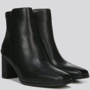 Naturalizer Avery Bootie in Black Size 6
